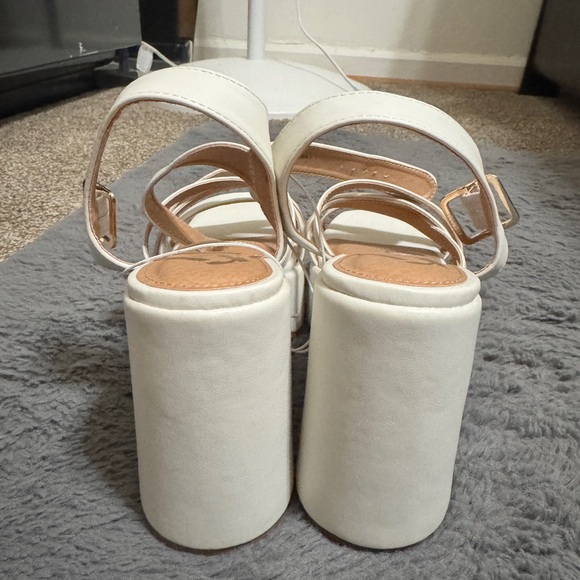 Elegant White Strappy Platform Sandals - Picture 3 of 4